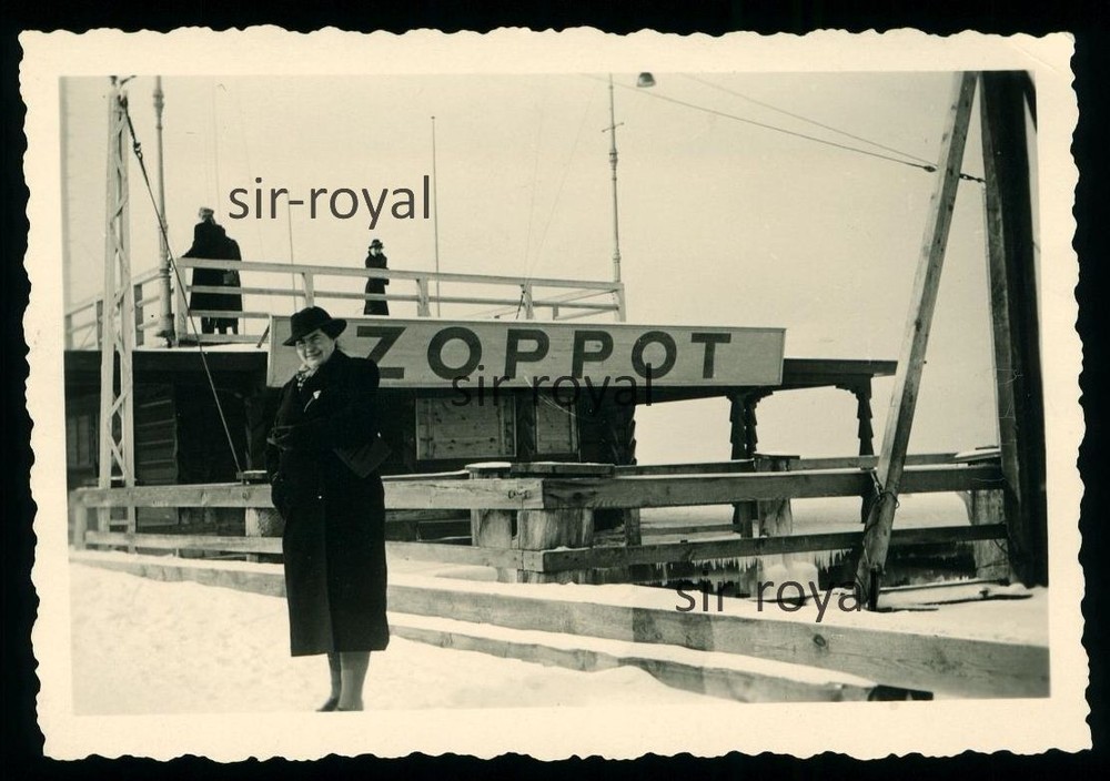 Zoppot 1940 – woman in front of big sign – Pomerania 1940s – Sopot Poland – photo 9×6 cm