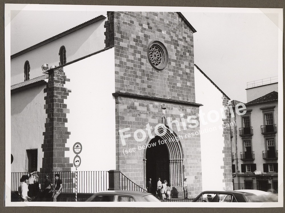 Photo Funchal Madeira – Church Entrance People Street 1960s