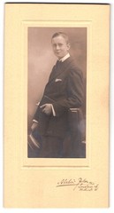 Photography studio John, Dresden, Holbeinstraße 95, young confirmation with Gesan