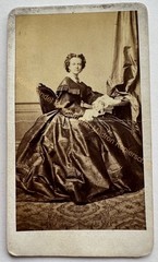 orig. CDV photo photograph woman lady picture old fashion around 1860 Dresden Hahn