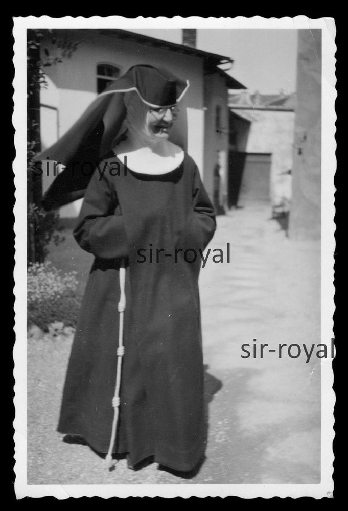 Smiling Nun in Black Habit – 1930s – Negative + Photo 6x9cm