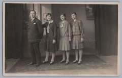 Portrait Woman and Man in Row – Vintage Photo 1920s 1930s
