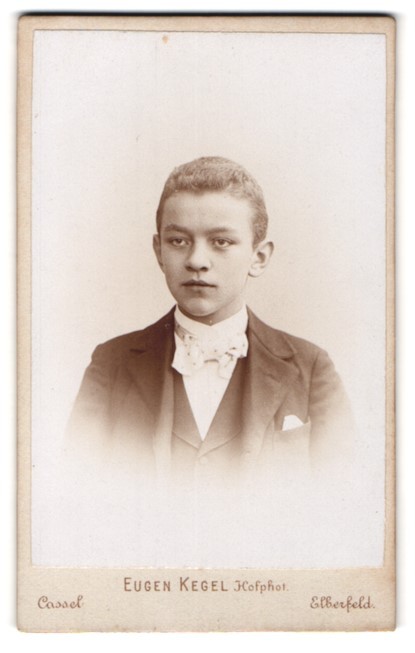 Photograph Eugen Kegel, Cassel, size Rosenstrasse 5, portrait of a boy in anz