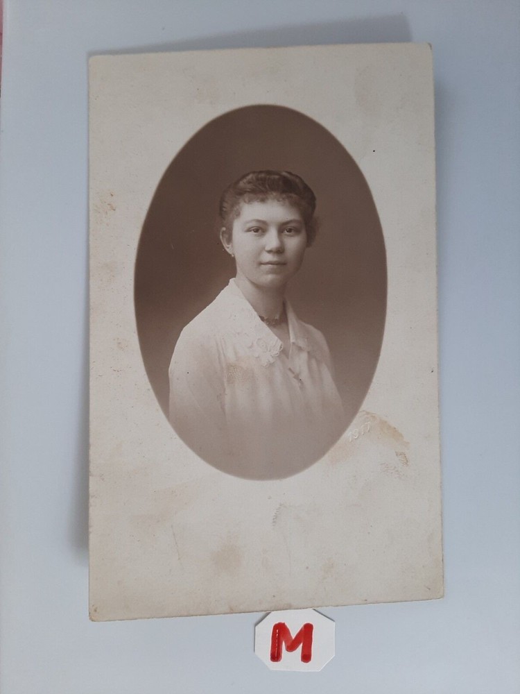 Photo Postcard A Woman In White Blouse Photo Art 13.5x8cm.