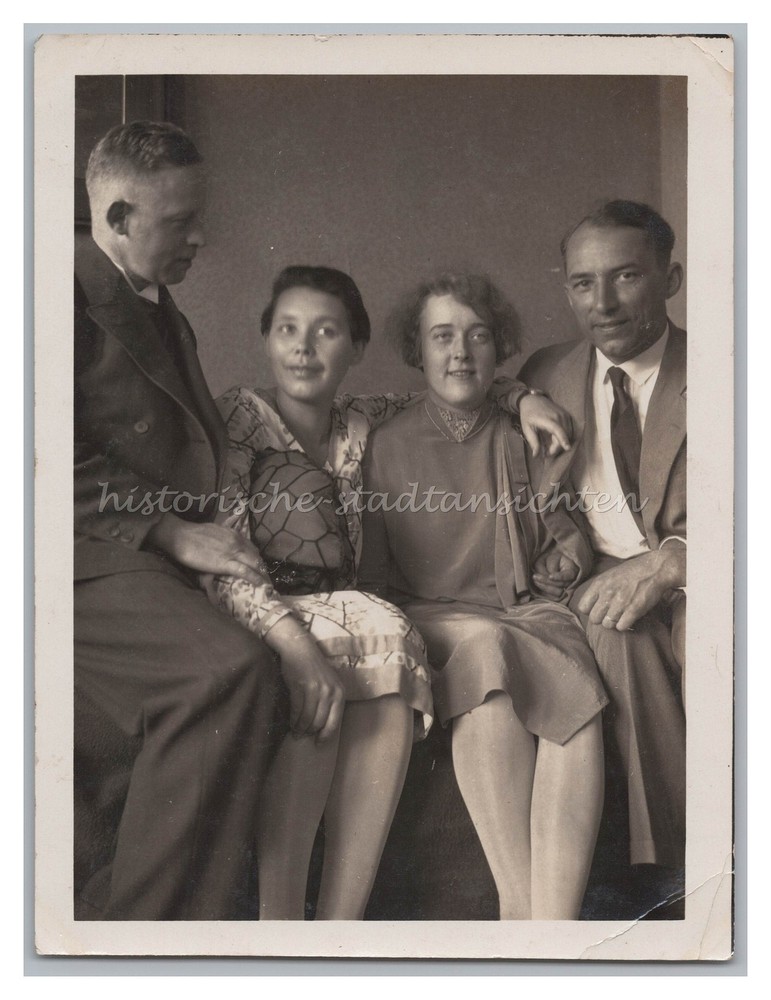 Portrait 1928 – Fashion Women Men Silk Stockings Suit – Vintage Photo 1920s