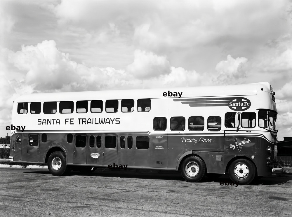 Photo Art Print of Santa Fe Trailways Victory Liner Bus in 1942