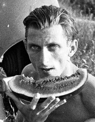 classic car Adler Trumpf Junior 1G, youngs eating melon, by Szendrő (Szendro),
