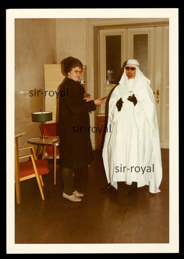 Man Dressed as Sheikh Next to Kidney Table – 1950s 1960s – Photo 8x11cm