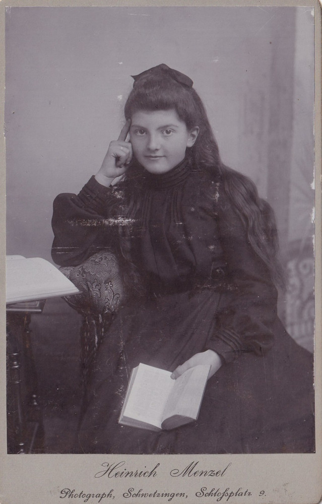 Heinrich Menzel KAB – young lady – Schwetzingen around 1900