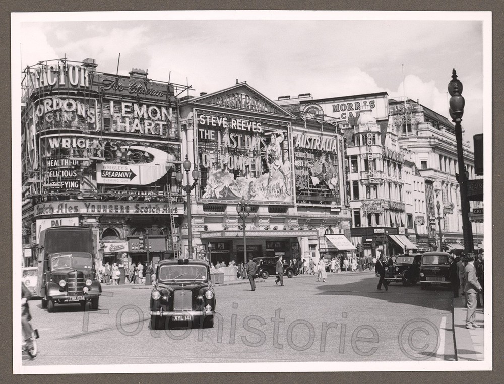 Photo England London Piccadilly Circus Advertising Theatre Cars 1959 Car