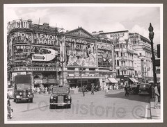 Photo England London Piccadilly Circus Advertising Theatre Cars 1959 Car