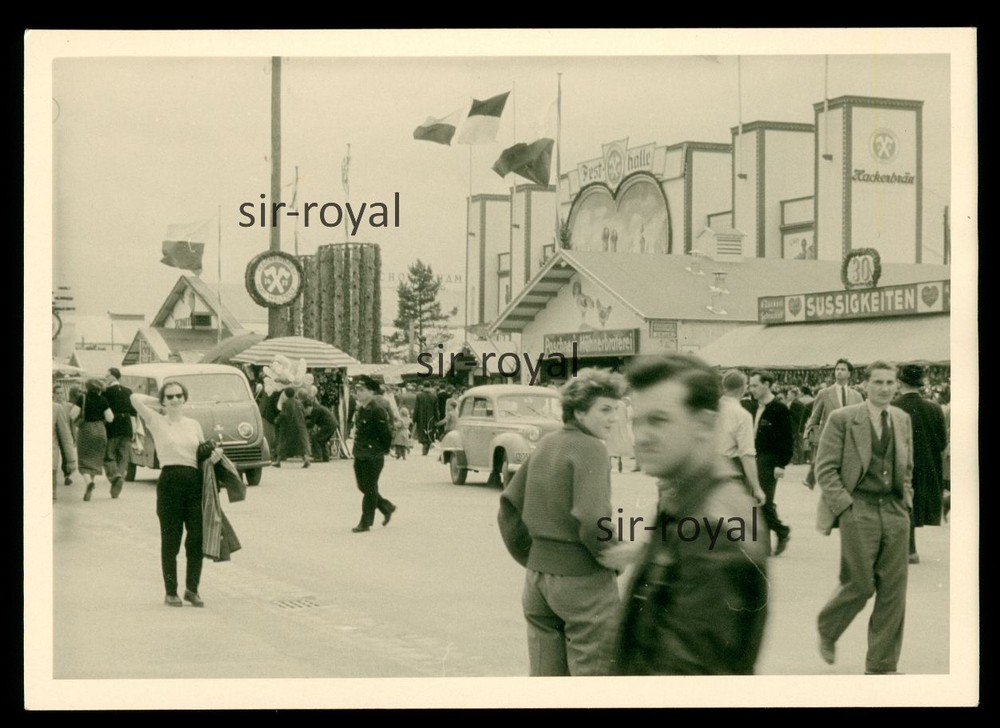 Oktoberfest Munich 1950s – Chicken Roaster Poschner in front of Festhalle – Photo 10x7cm