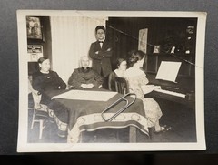 Photo Portrait Police Family Lieutenant Celle Piano Calendar Furniture Woman Musician
