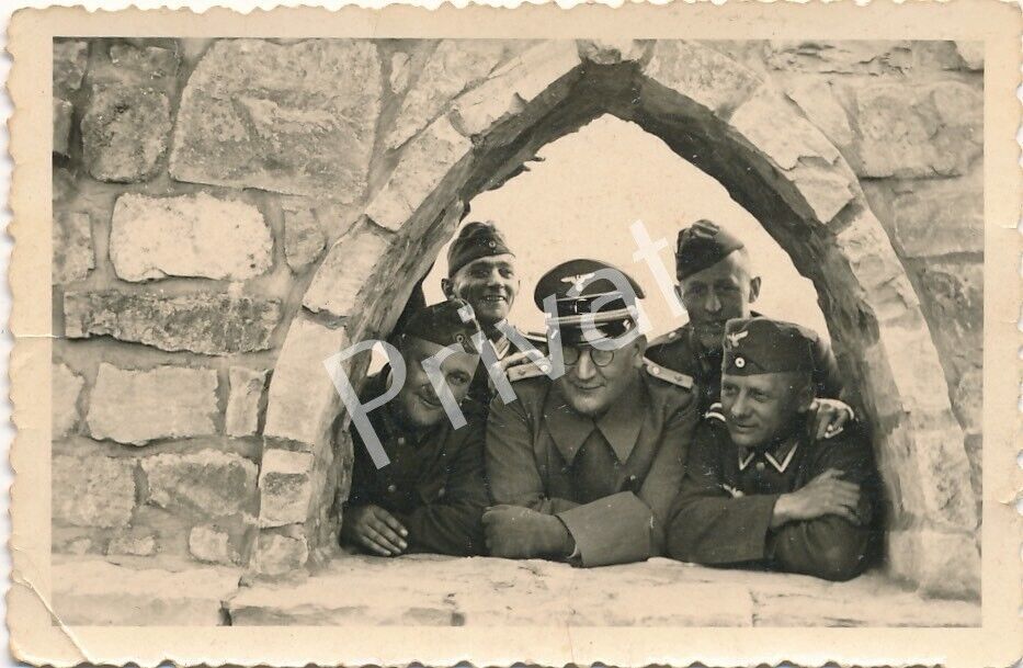 Photo WW II Wehrmacht Soldiers Uniform Police Poland Polska L1.72