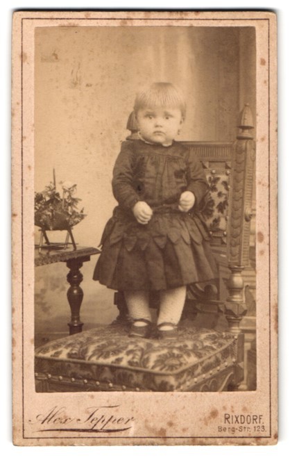 Photography Alex Tepper, Rixdorf, Berg-Str. 123, sweet toddler in fashionable class