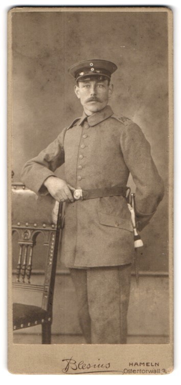 Photograph Blesius, Hamelin, Ostertorwall 3, soldier in uniform from 164. Regiment