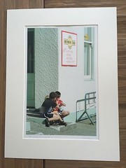 BRUCE BLUM SIGNED COLOR Photo Print (13″X 20″)-«Sharing Candy Greymouth «