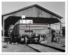 ATSF Atchison Topeka Santa Fe Railroad 1943 Car Repair 8×10 Silver Halide Photo