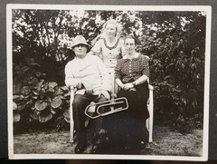 Photo Portrait Family Man Woman Garden Bench Child Girl Hat Model Farmer Picture