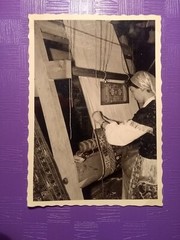 Altes Foto antik Vintage Frau Woman Kopftuch Weberinn Handwerk Stoff old Photo
