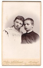 Photography studio Nauhaus, Hamburg, Speersort 24, brother and sister in Sonn