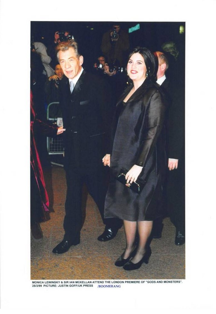 Photo presse.MLE10614.11 13/16×7 7/8in environ.1999.Monica Lewinsky.sir Ian