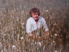 «AMERICA»: PHOTO, PHOTOGRAPH, WAY OF LIFE, WOMAN, MEADOW, NATURE, SUMMER, FLOWERS, LADY