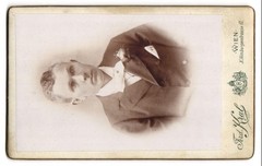 Photograph Ferdinand Kral, Vienna, Himbergerstr. 61, coat of arms with monogram of photo