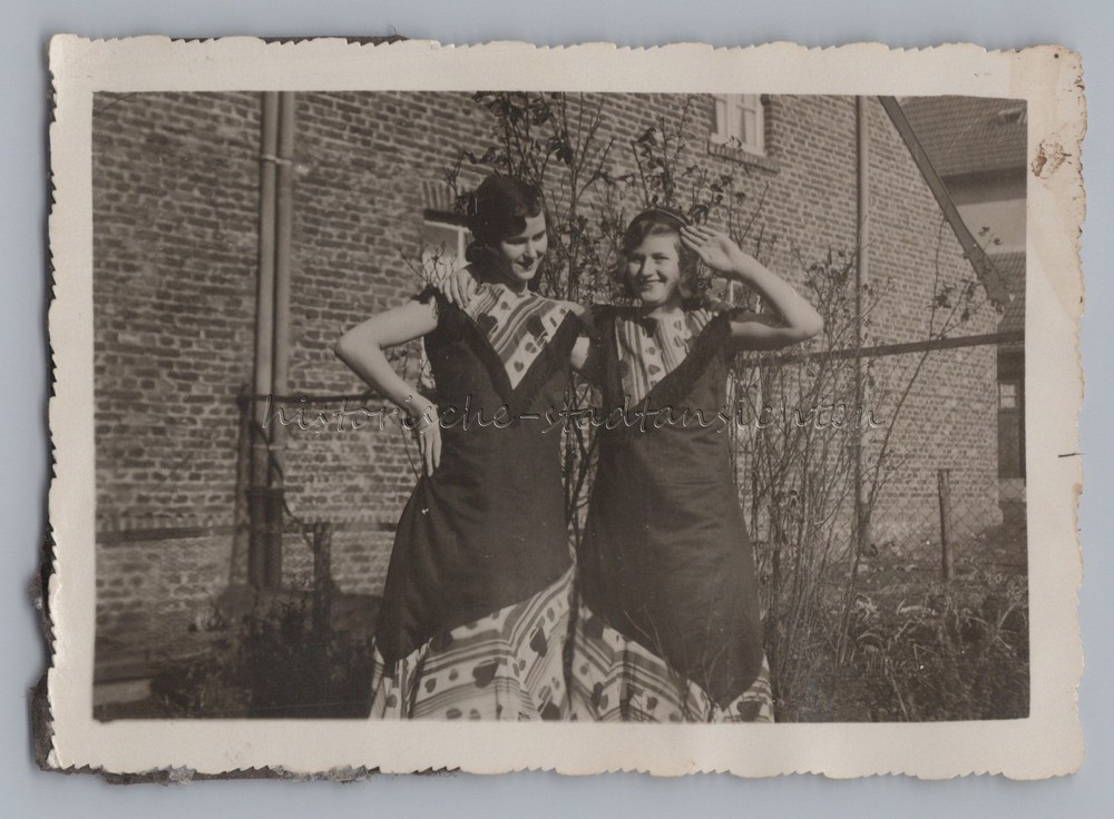2 young women with vmtl. custom made dress – old photo