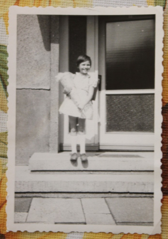 Photo GDR enrollment sugar bag woman girl 1979 school vintage CA