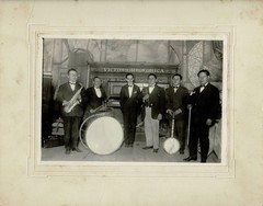 Tacos Jazz Band photograph signed by band members / 1930