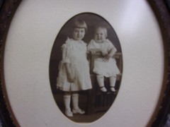 Vintage Black/White Oval Wall Frame Picture – Child