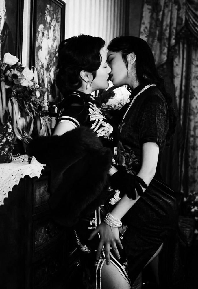 5##Photo negative film -Vintage- Kissing women – Lesbian couple – Love – Kiss
