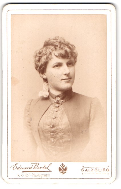 Photography Eduard Bertel, Salzburg, portrait of a woman CDV/cabinet photo