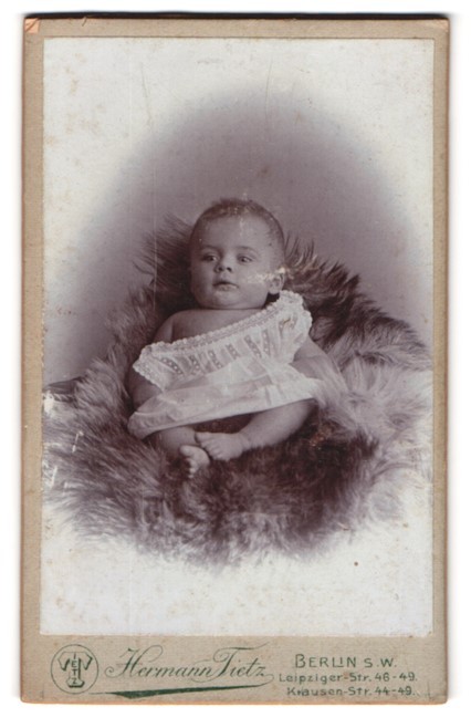 Photography Hermann Tietz, Berlin-SW, Leipziger-Strasse 46-49, portrait sweet class