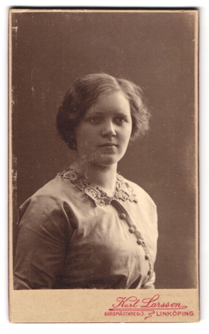 Photograph Karl Larsson, Linköping, Borgmästareg 3, portrait of a young woman