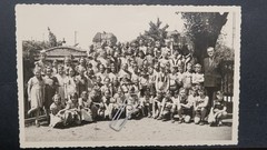 Photo portrait Regensburg Bavaria class picture schoolyard 1950 children teacher view