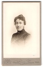 Photograph Betty Larson, Wexiö, Sandgärdsgatan 24, portrait of a lady 1906