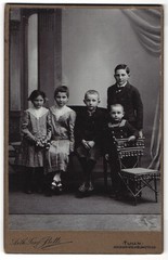 Photograph Arth. Josef Bett, Tulln, Kaiser-Wilhelmstr. 25, five children in time