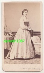 CdV photo lady in fine fashion around 1870 Thiele Teplitz Aussig Bohemia