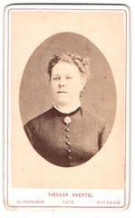 Photography Theodor Haertel, Potsdam, Charlottenstr. 25, Young Lady in Fashion