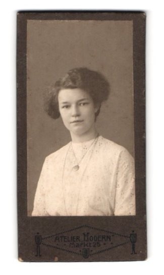 Photography studio modern, Aschersleben, Markt 25, portrait beautiful Miss