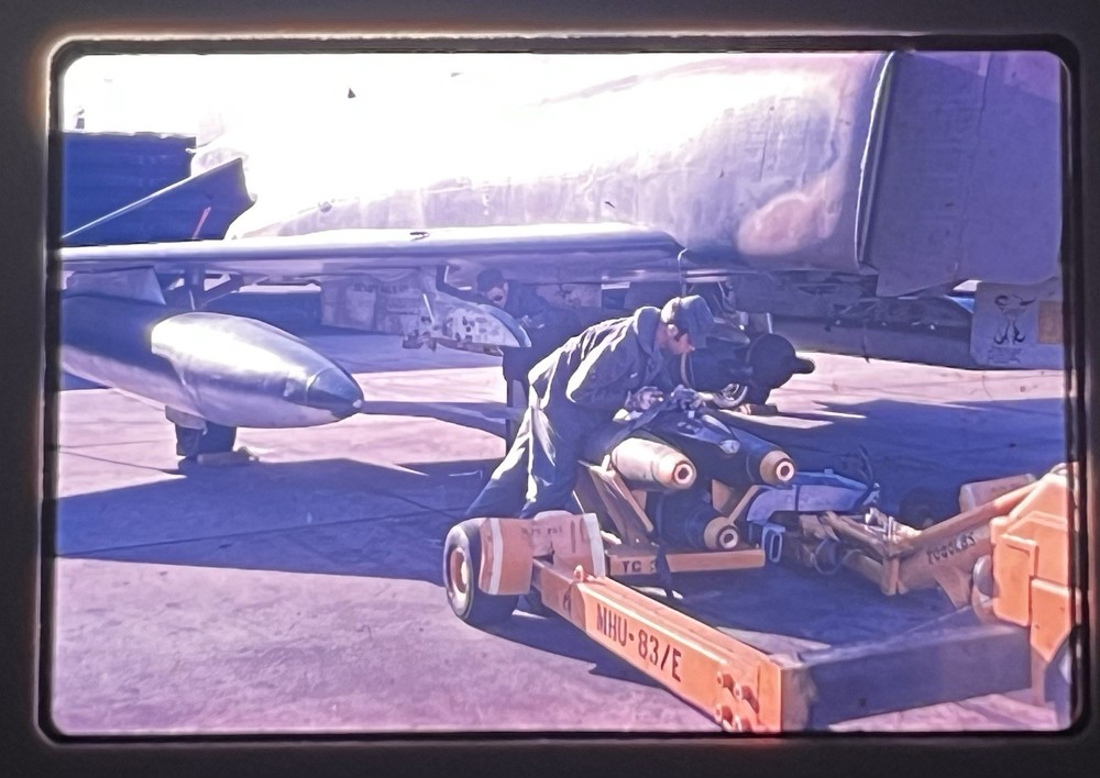 VIETNAM 1970 UBON Thailand 35MM SLIDE USAF F-4 PHANTOM Loading Bombs / Muntions