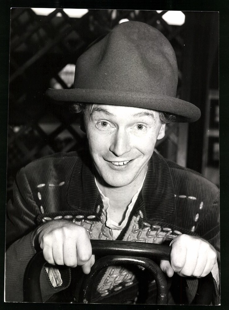 Photography Fashion Designer Malcolm McLaren Presents His Buffalo Collection,
