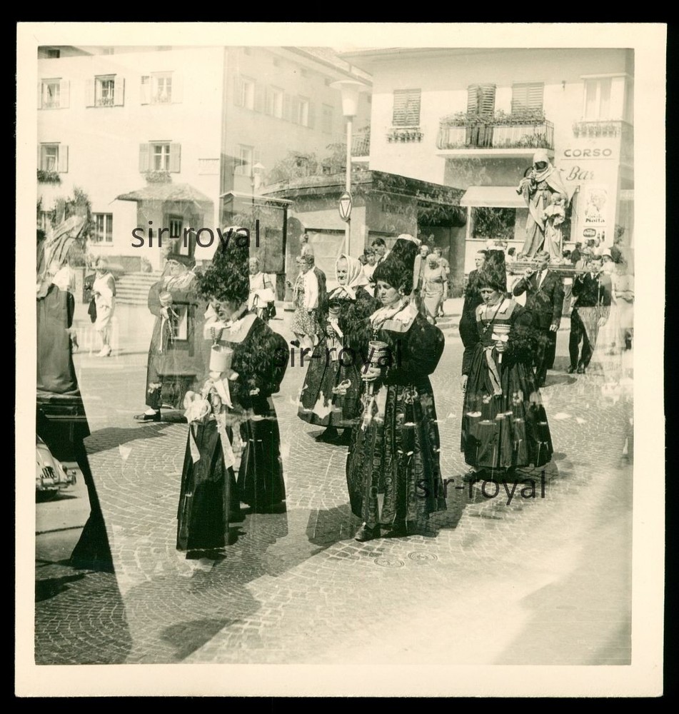 Double Exposure – Women in Traditional Fashion in Ortisei 1963 – Photo 9x9cm
