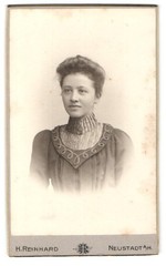 Photograph H. Reinhard, Neustadt a.H., portrait of a lady CDV/cabinet photo