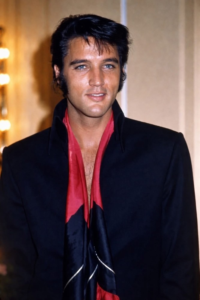 ELVIS PRESLEY 8×10 Original Photo Iconic Portrait Collectible Memorabilia rock