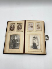 * ANTIQUE PHOTO ALBUM VICTORIAN PHOTOGRAPH ANTIQUE GOLD CUT 80 PHOTOS