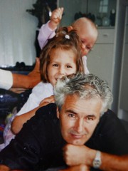 «ADDITION»: PHOTO, PHOTOGRAPH, FAMILY, GRANDCHILDREN, GRANDPA, GAME, CHILDREN, MAN, LIVING!