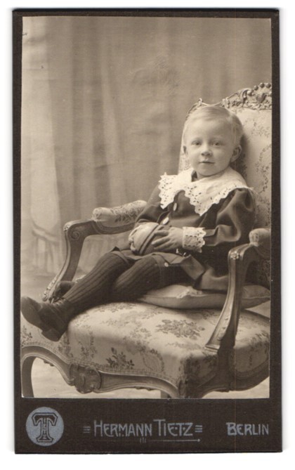 Photography Hermann Tietz, Berlin-SW, Leipziger-Str., portrait little boy in